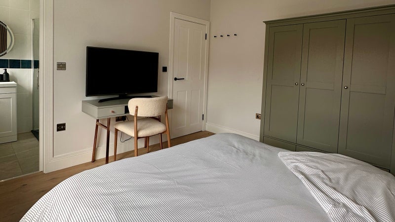 Room Gravesend Road in Greater London