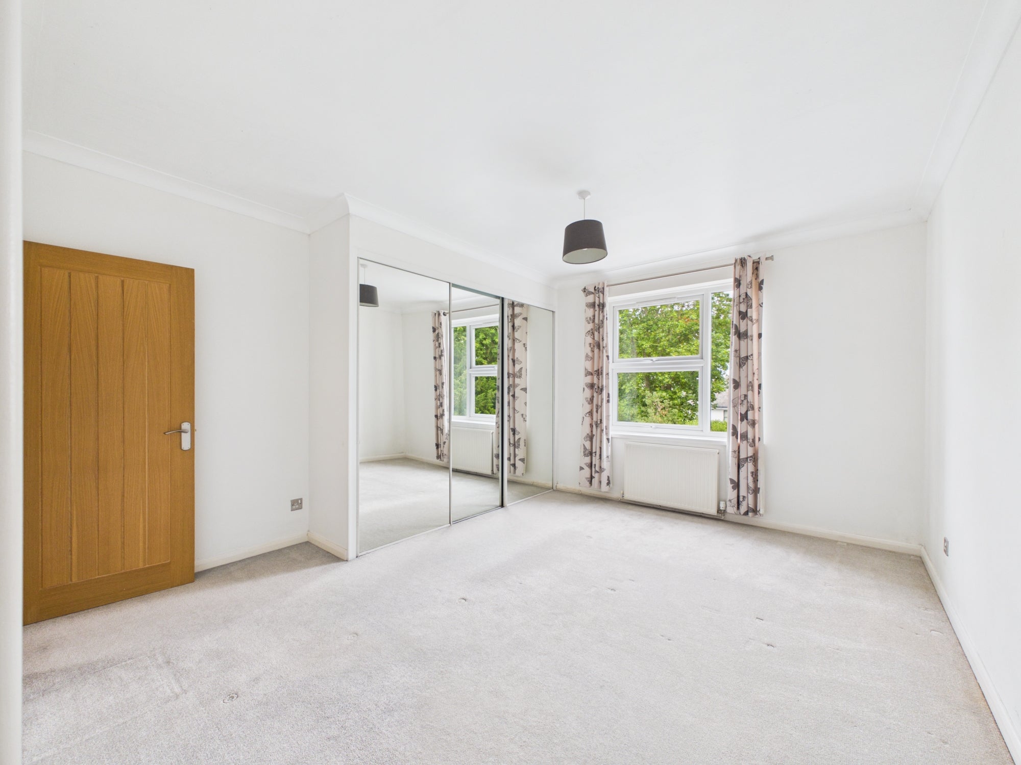 Flat Lansdown Crescent in Cheltenham