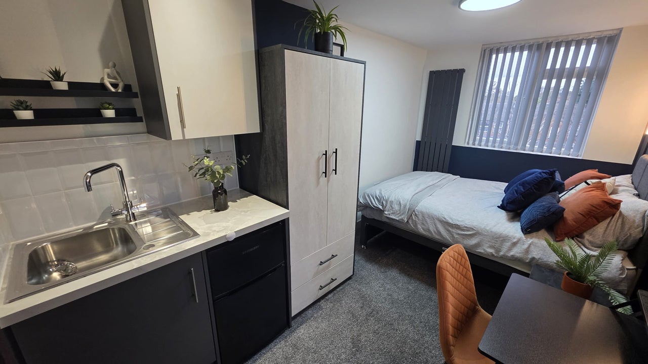 Room Hitchin Road in Luton