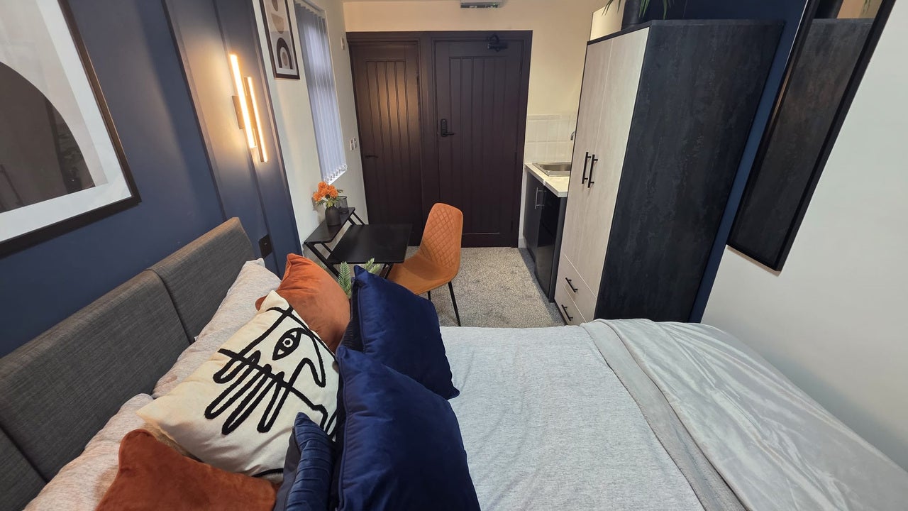Room Hitchin Road in Luton