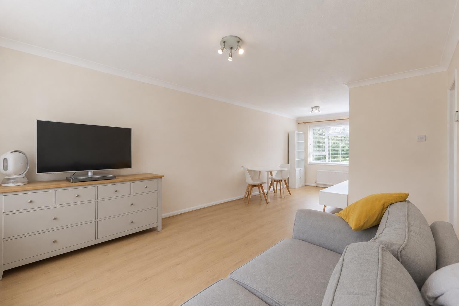 Flat Nightingale Road in Three Rivers