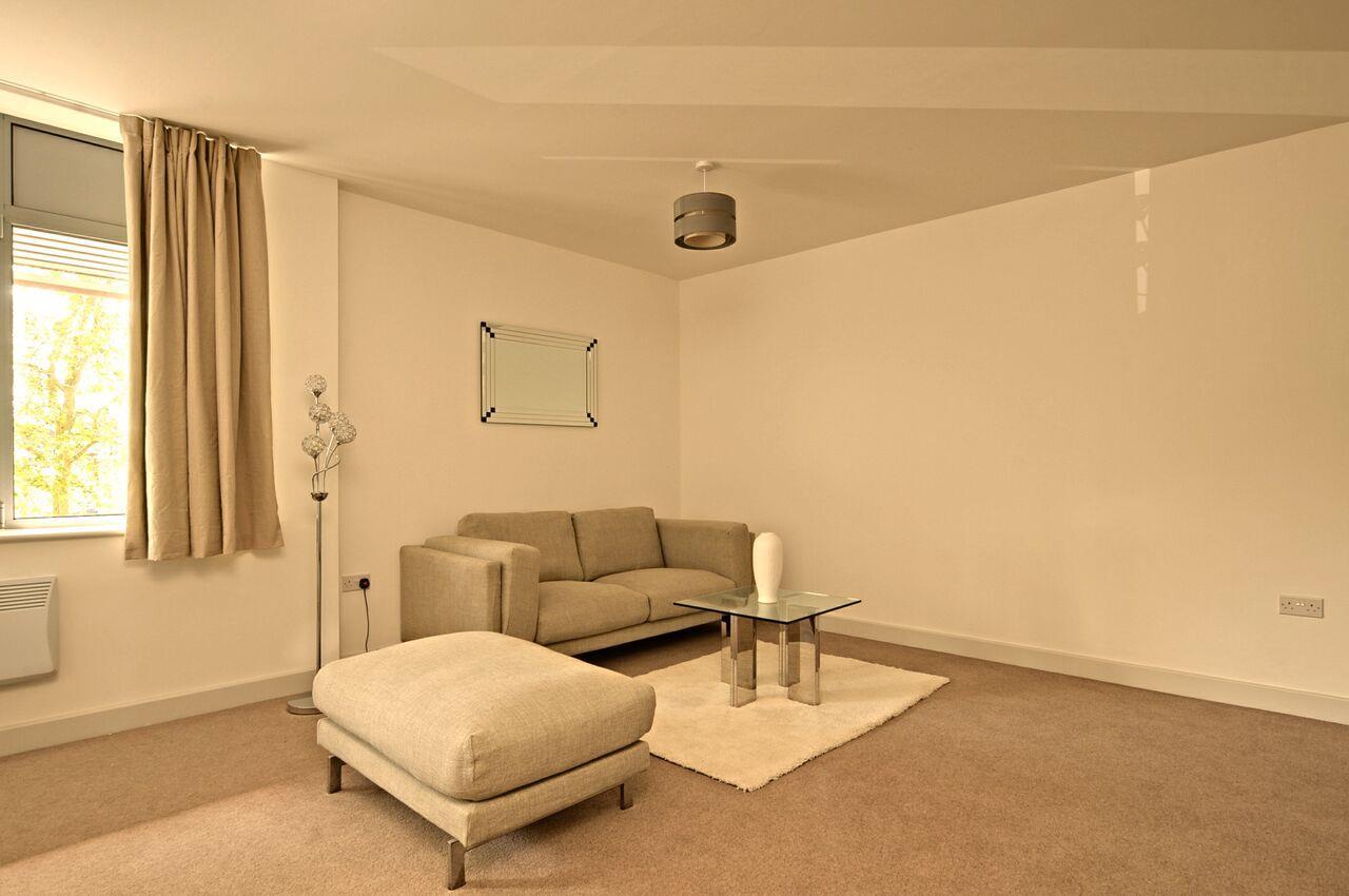Flat Between Towns Road in Oxford
