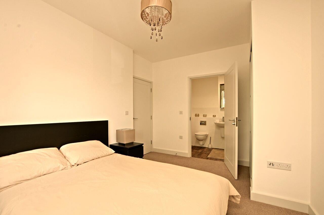 Flat Between Towns Road in Oxford