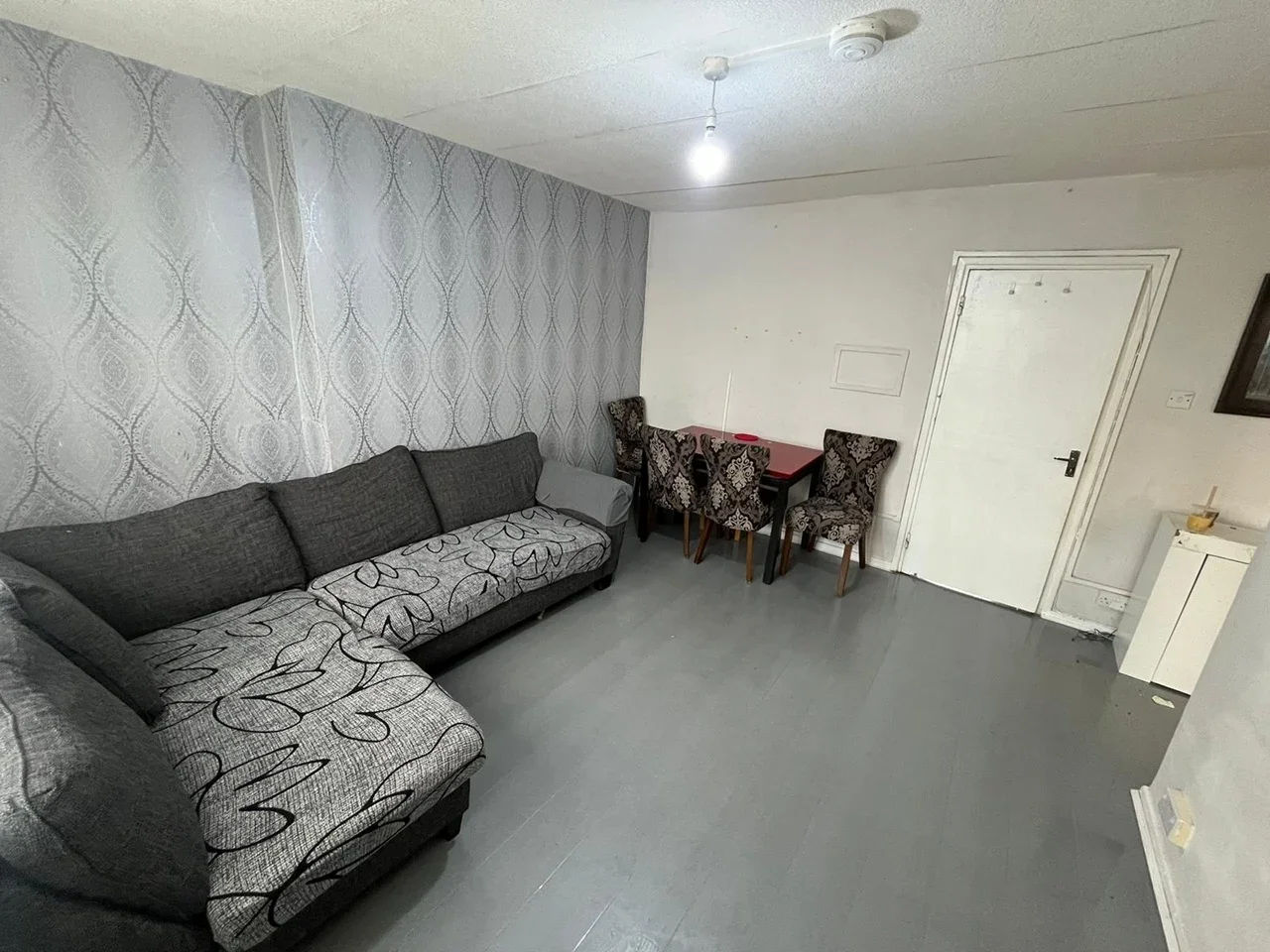 Flat Boyd Street in Greater London