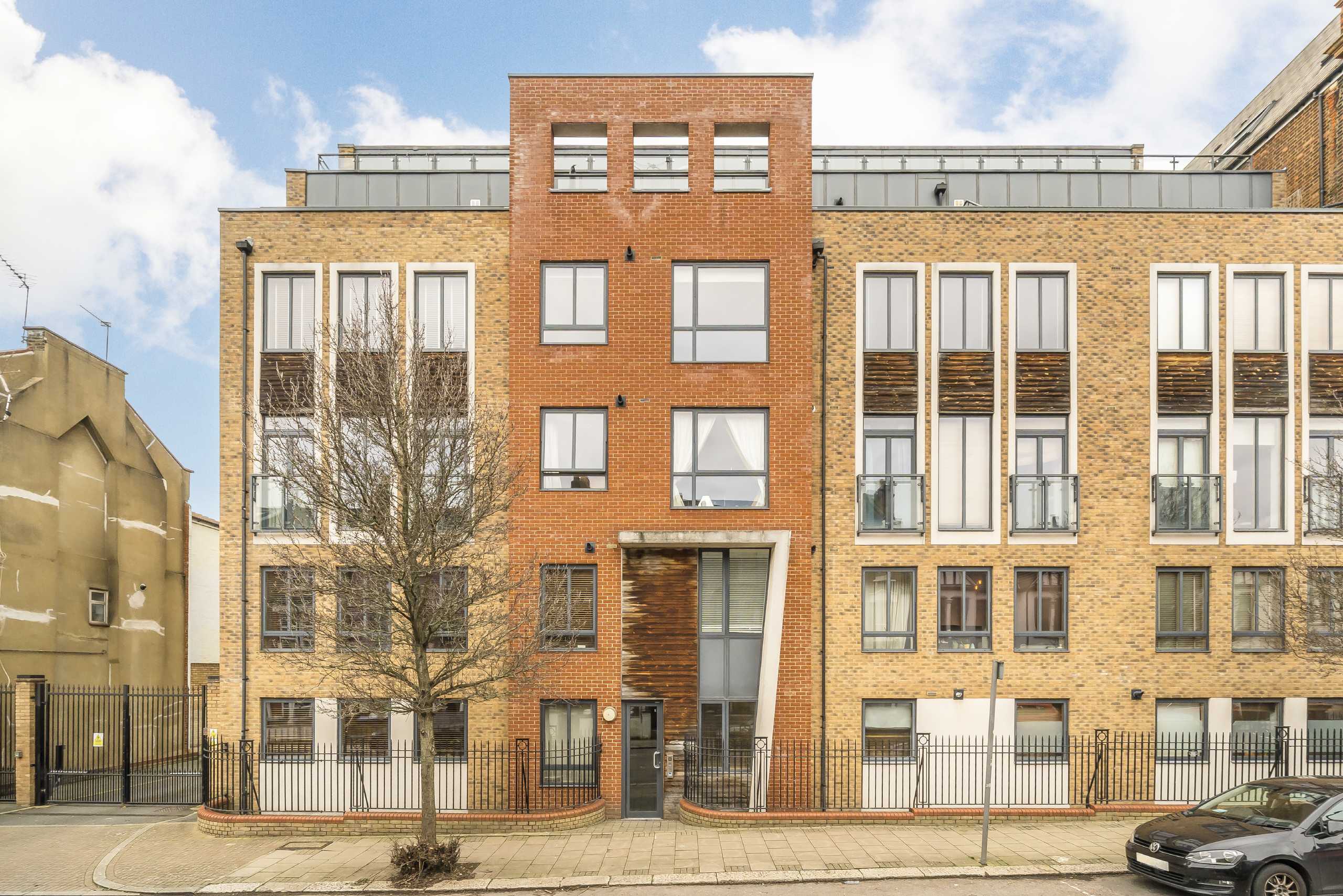 Flat Glengall Road in Greater London