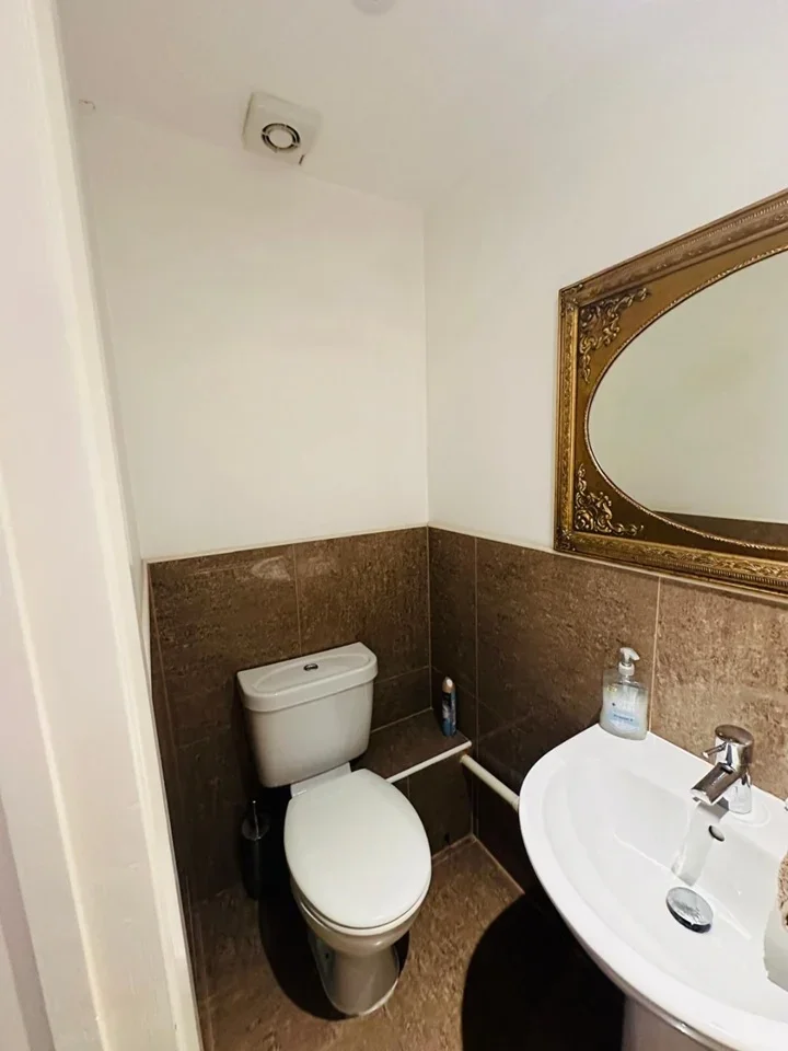 Room Barnwell Road in Greater London