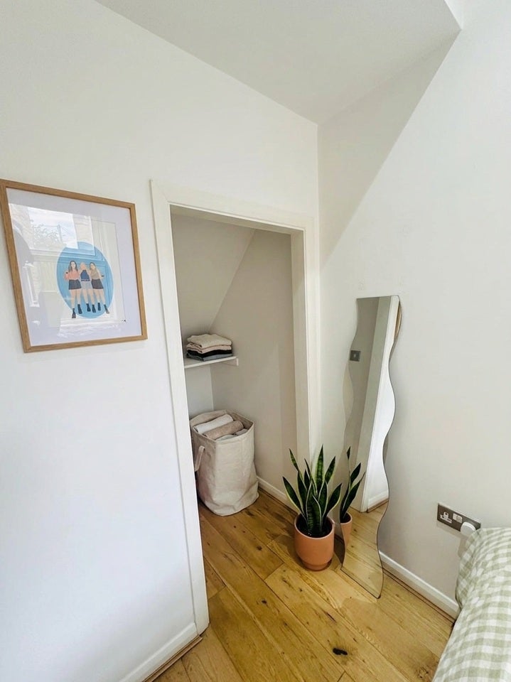 Room Barnwell Road in Greater London