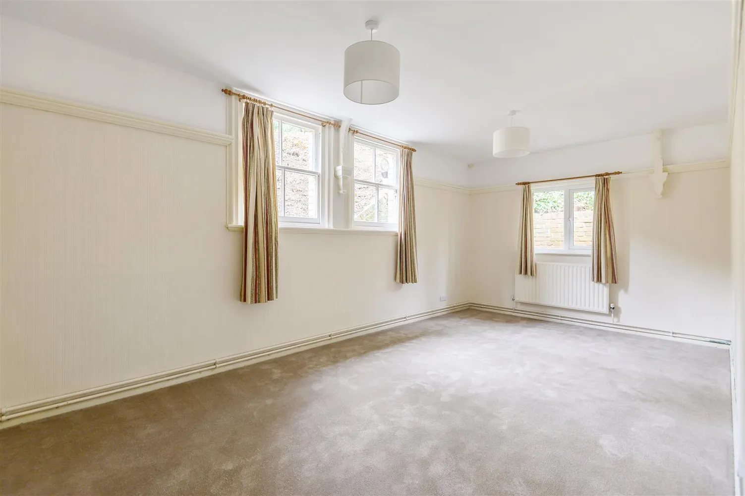 Flat Shadyhanger in Waverley