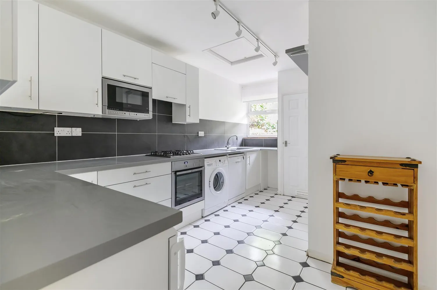 Flat Shadyhanger in Waverley