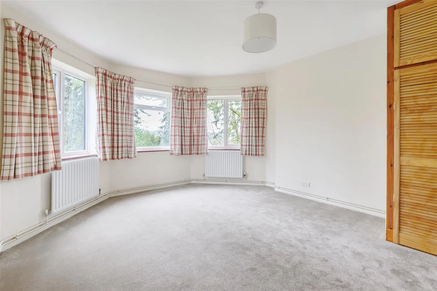 Flat Shadyhanger in Waverley