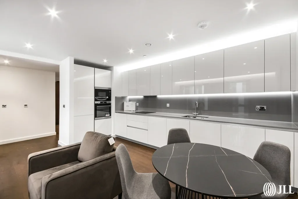 Flat Malthouse Road in Greater London