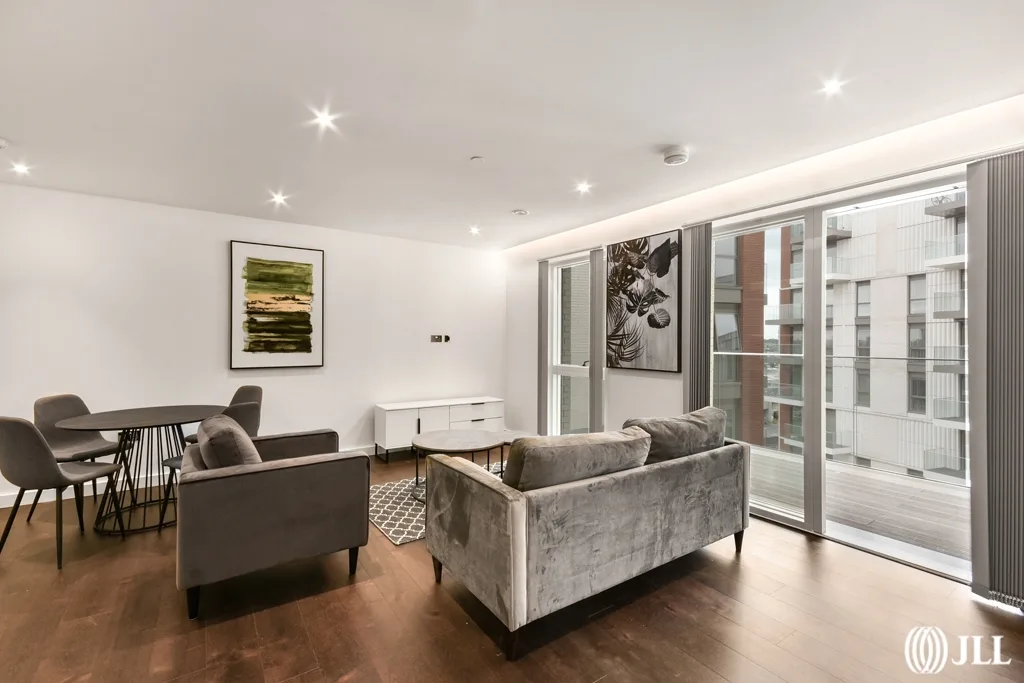 Flat Malthouse Road in Greater London