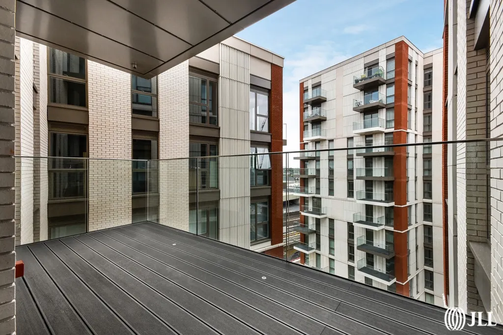 Flat Malthouse Road in Greater London