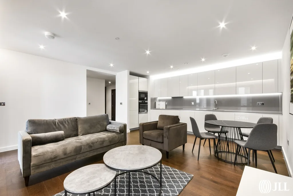 Flat Malthouse Road in Greater London
