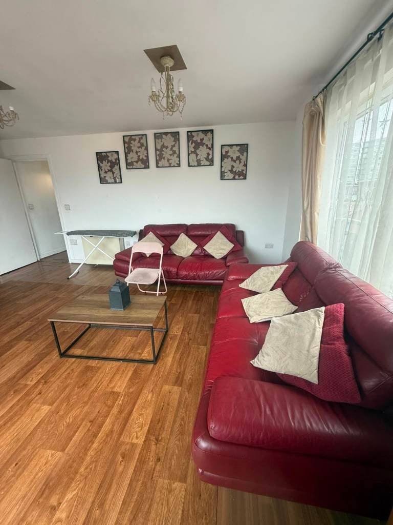 Flat Prince Regent Road in Greater London