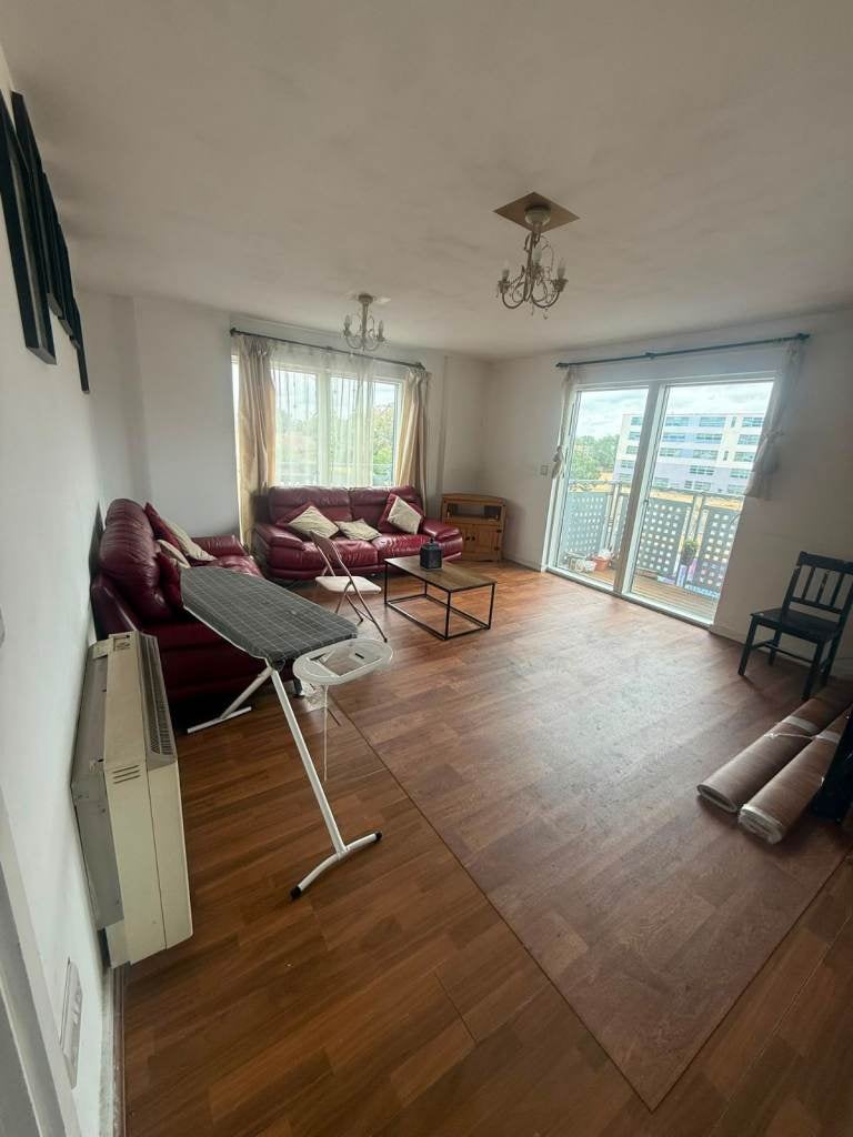 Flat Prince Regent Road in Greater London