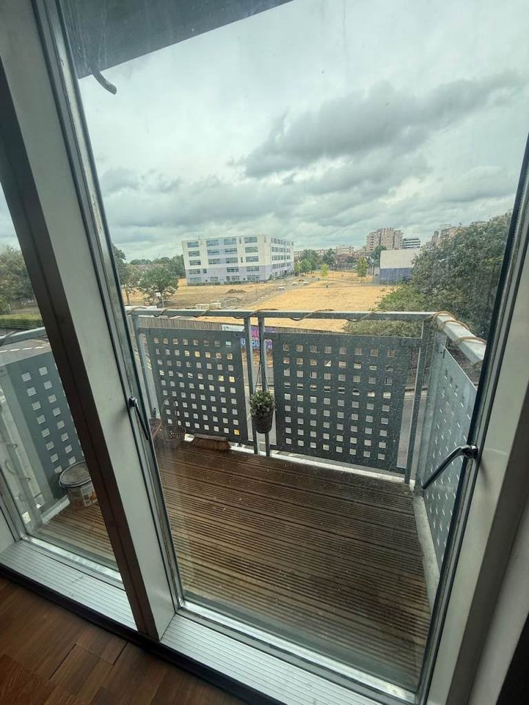 Flat Prince Regent Road in Greater London