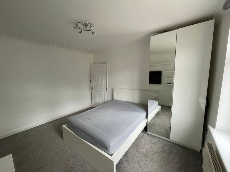 Room Nadine Street in Greater London