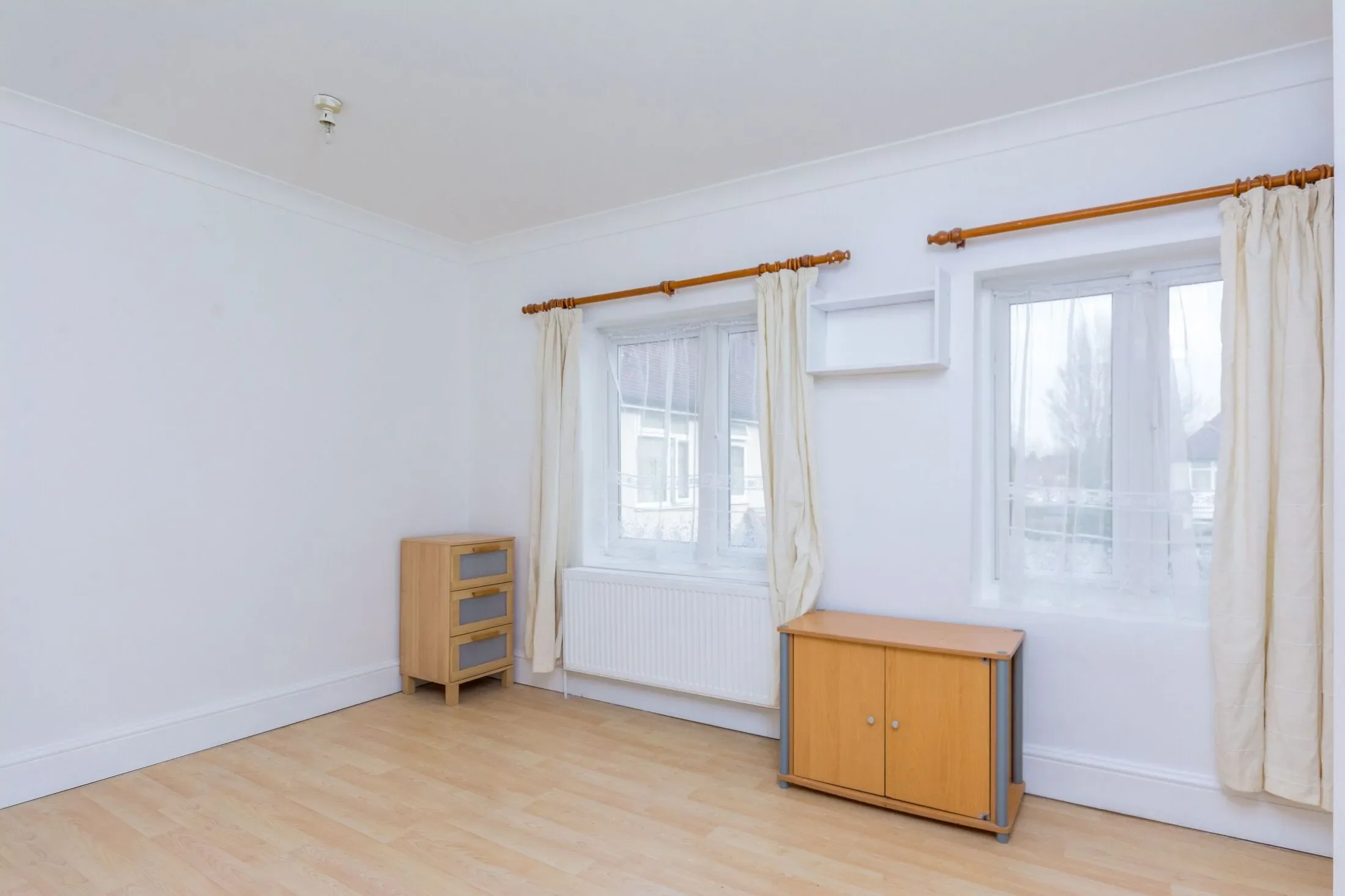 Flat Olive Road in Greater London