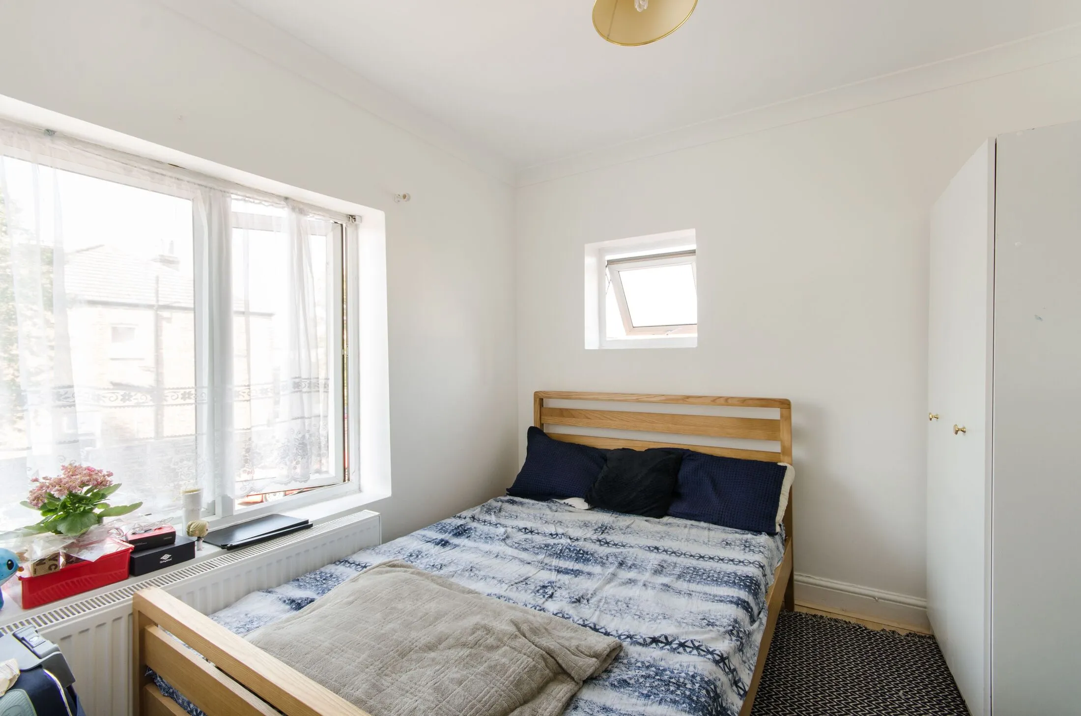 Flat Olive Road in Greater London