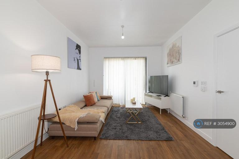 Flat Bramwell Way in Greater London