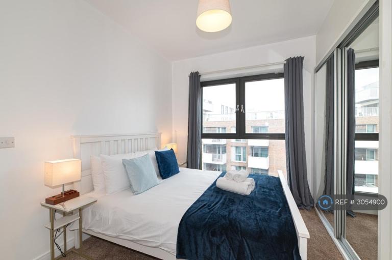 Flat Bramwell Way in Greater London