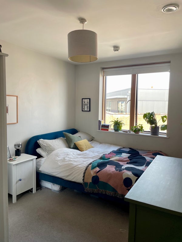 Room Mint Street in Greater London