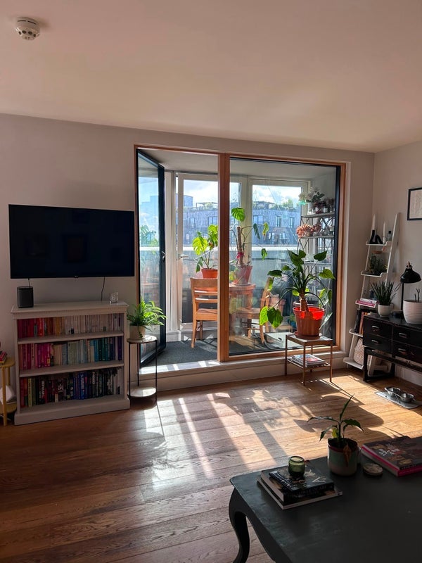 Room Mint Street in Greater London