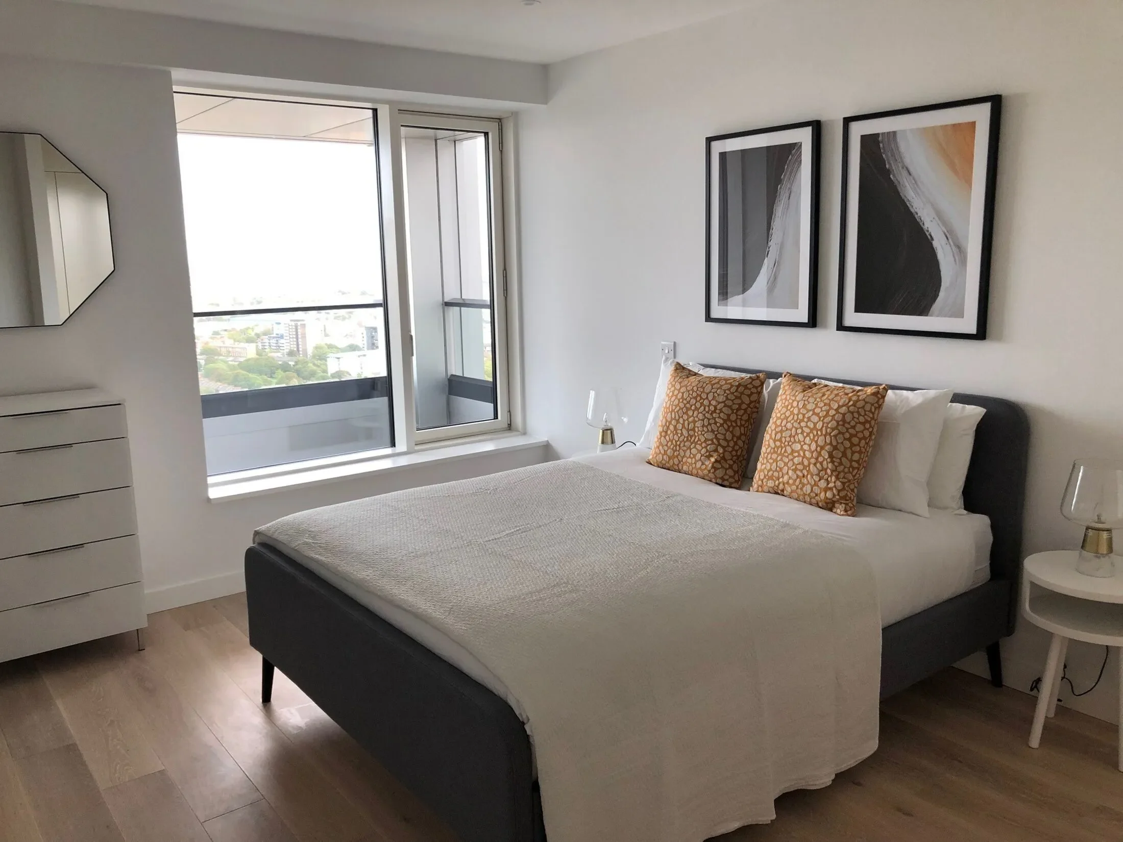 Flat Deacon Street in Greater London
