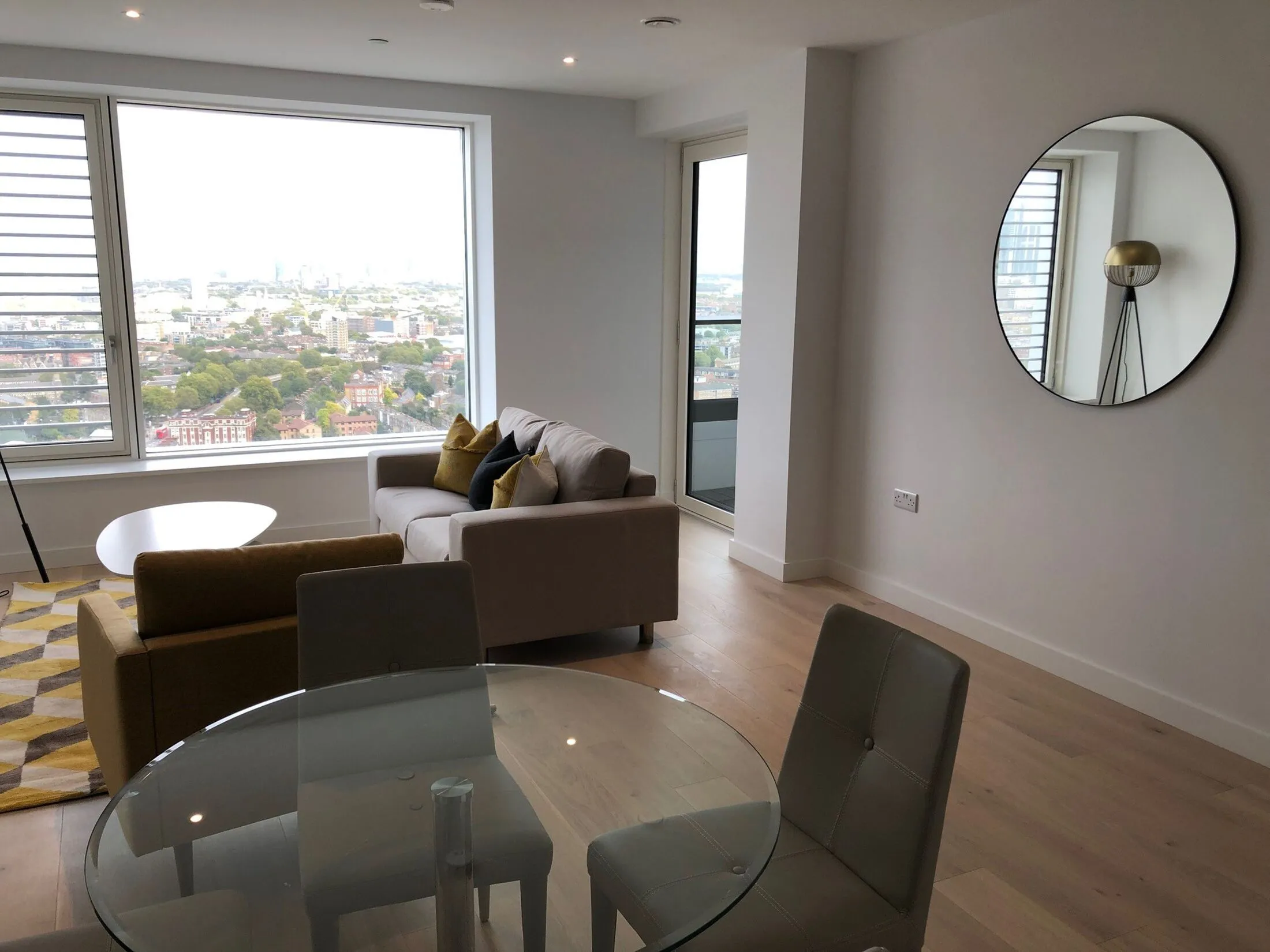 Flat Deacon Street in Greater London