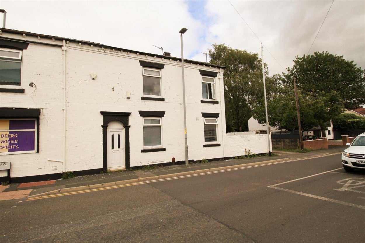Room Shaw Road in Royton