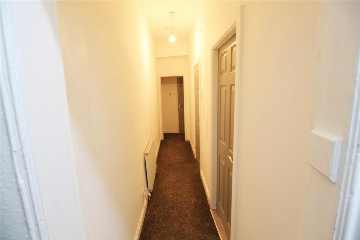 Room Shaw Road in Royton