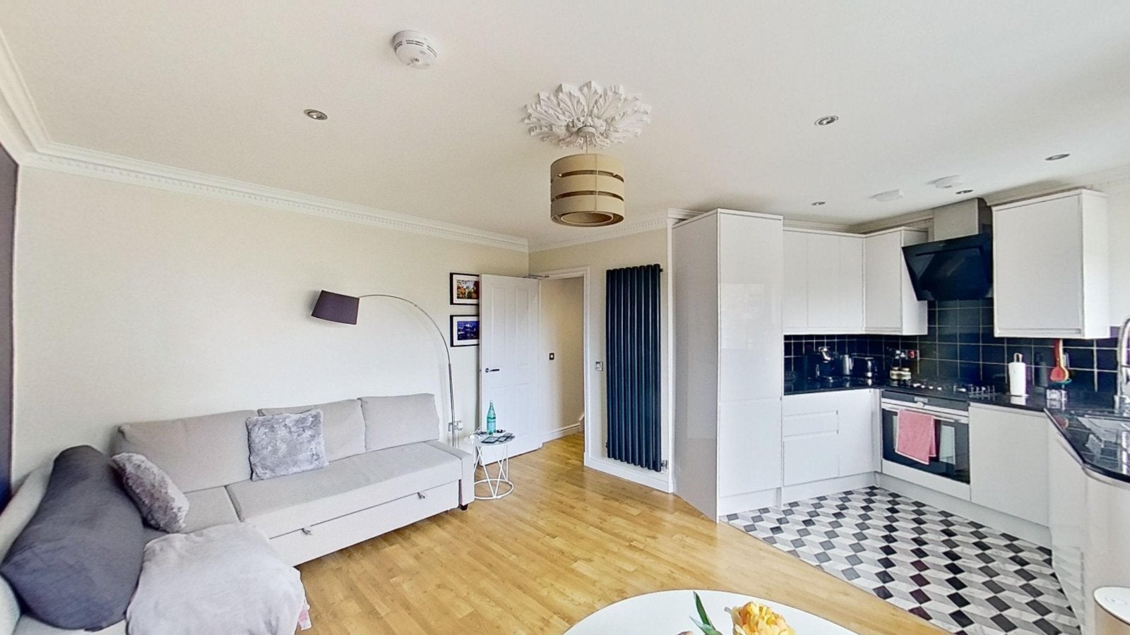 Flat Cockburn Street in City of Edinburgh