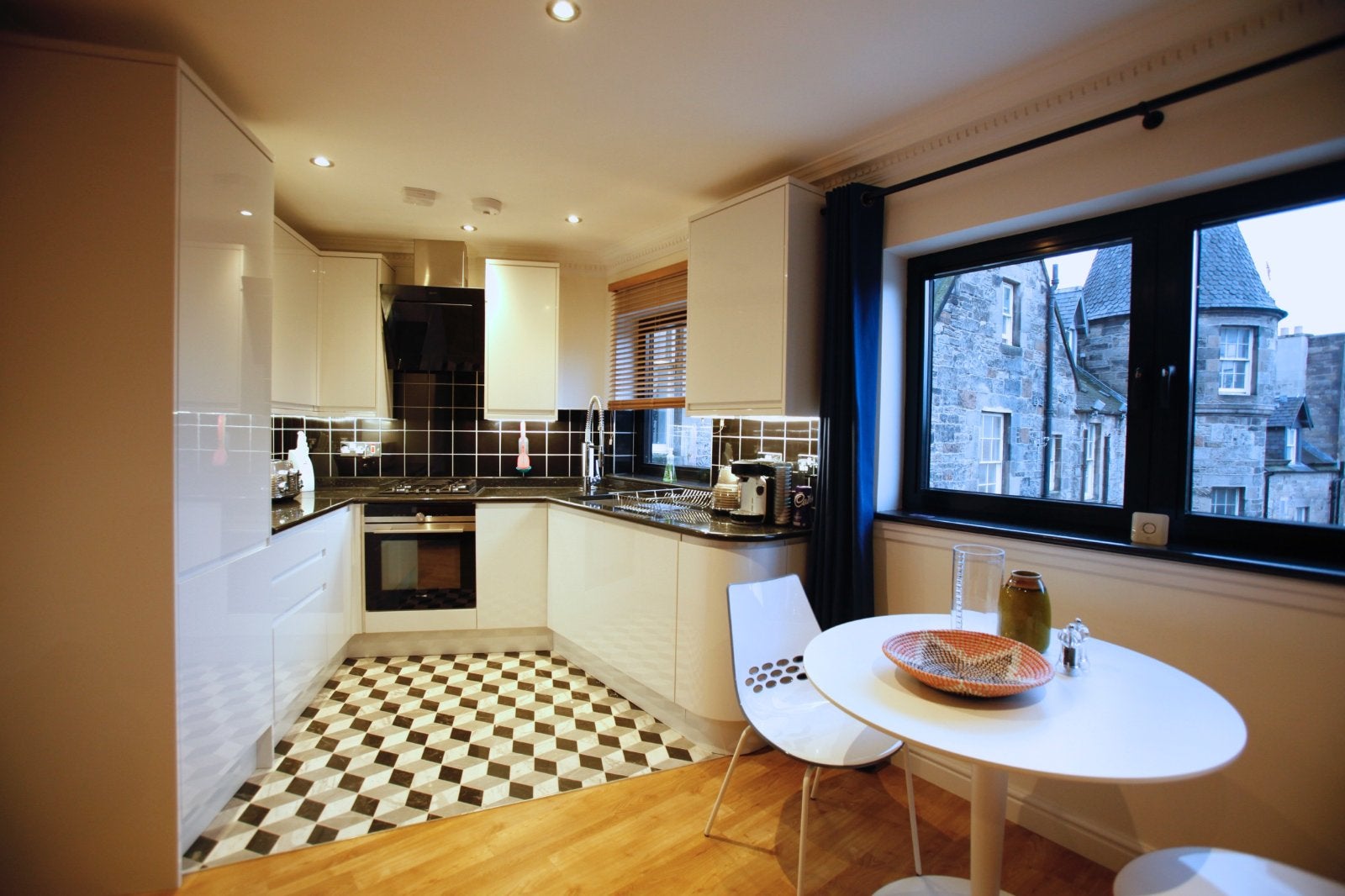 Flat Cockburn Street in City of Edinburgh