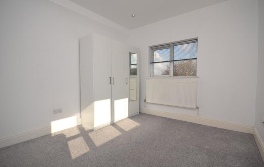 Flat Waverley Road in Reading
