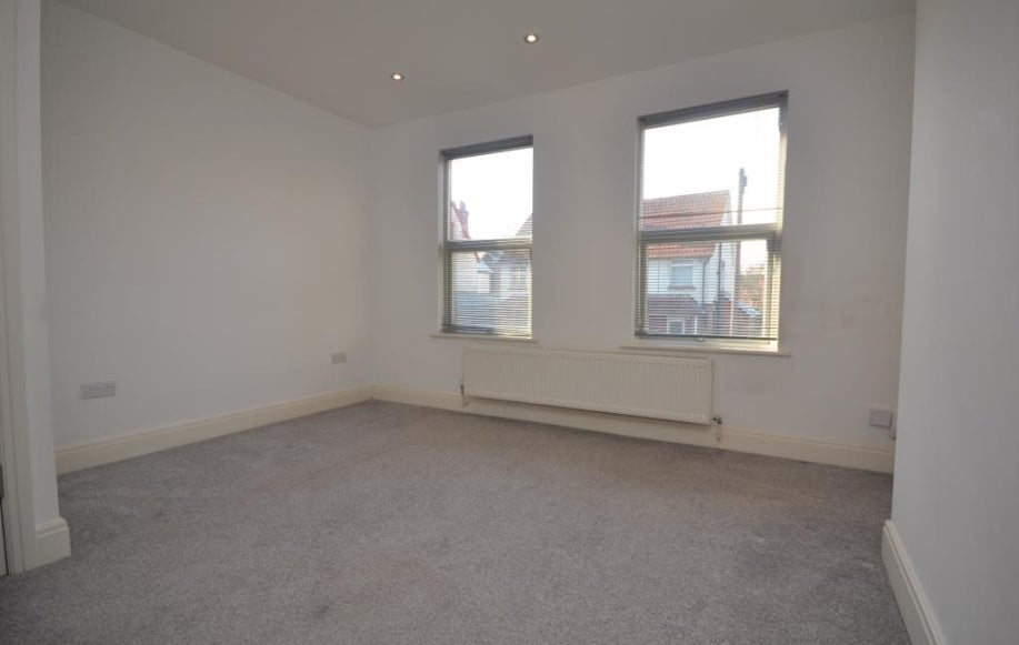 Flat Waverley Road in Reading
