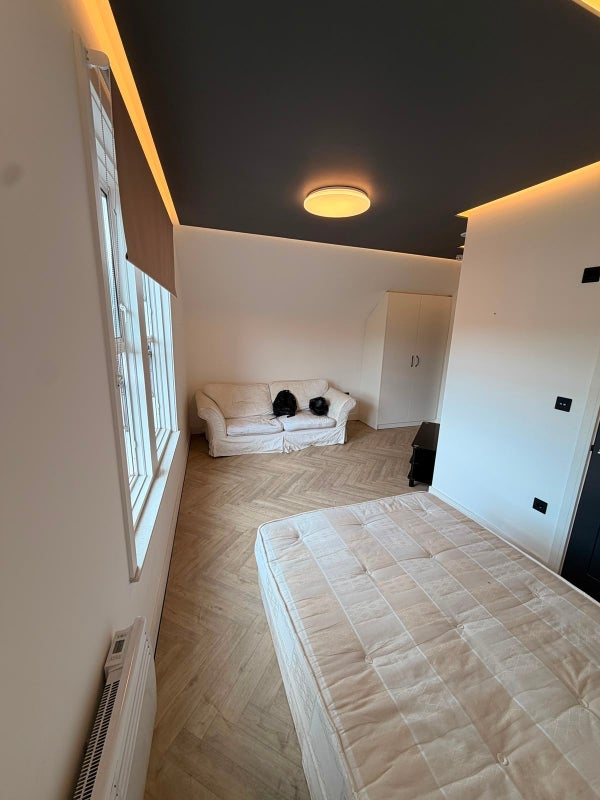 Room South End in Greater London