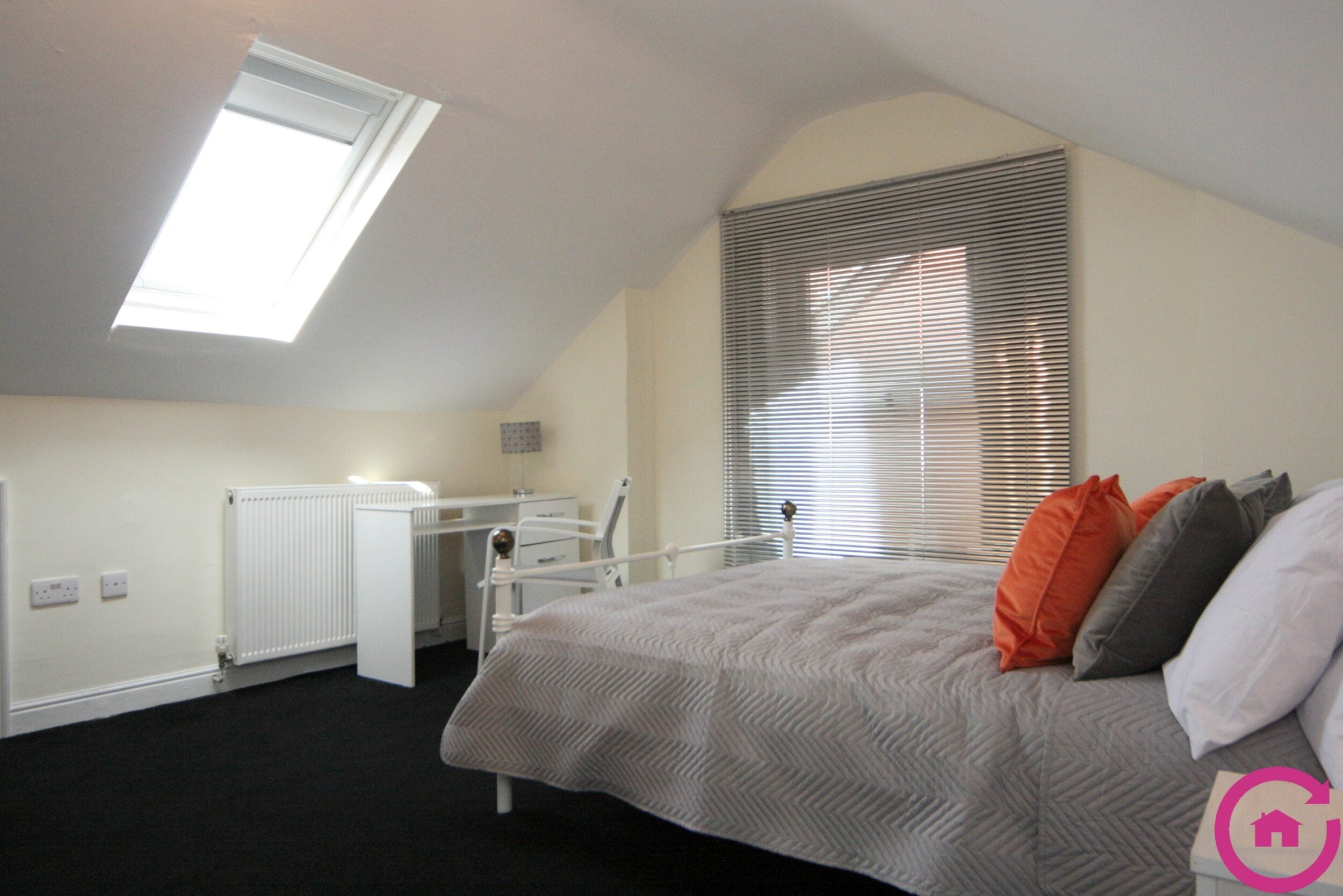 Room Central Road in Gloucester