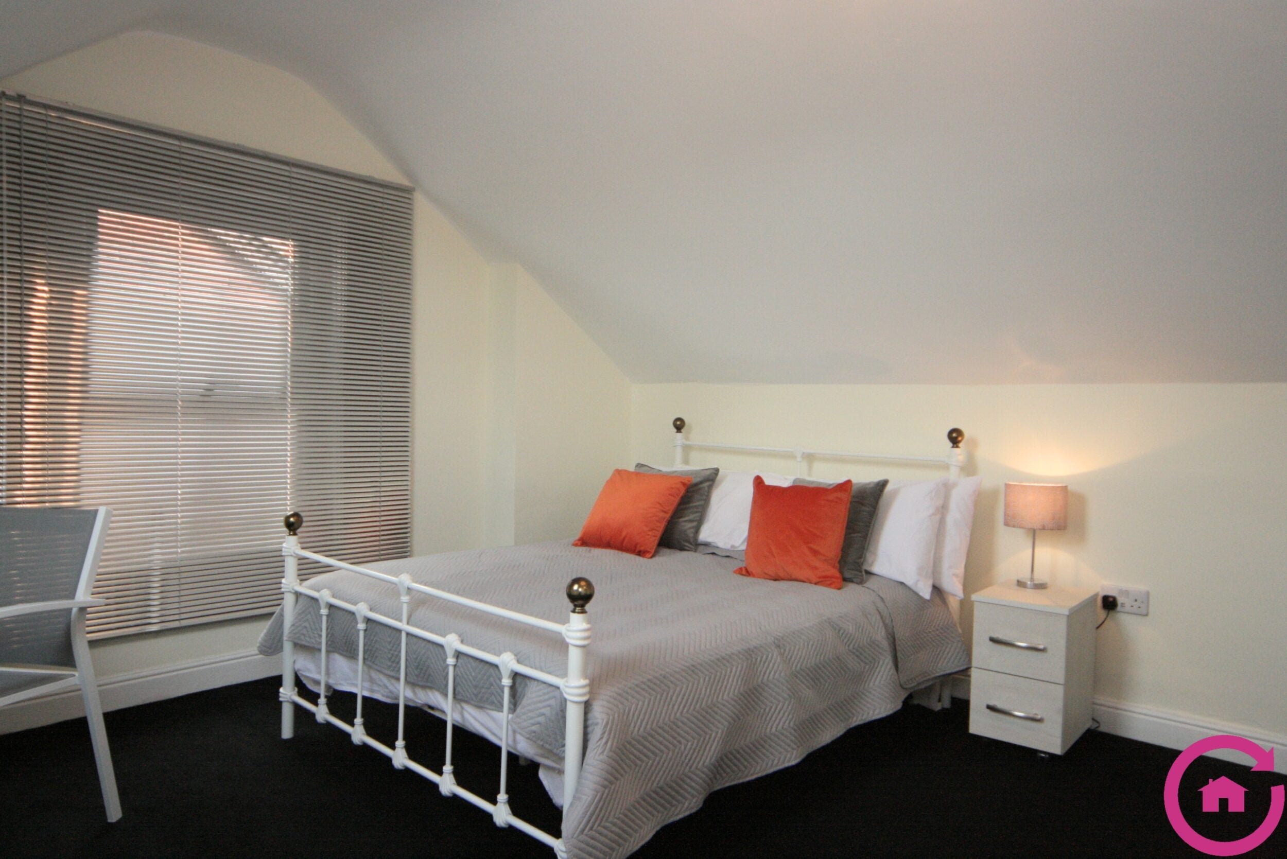 Room Central Road in Gloucester
