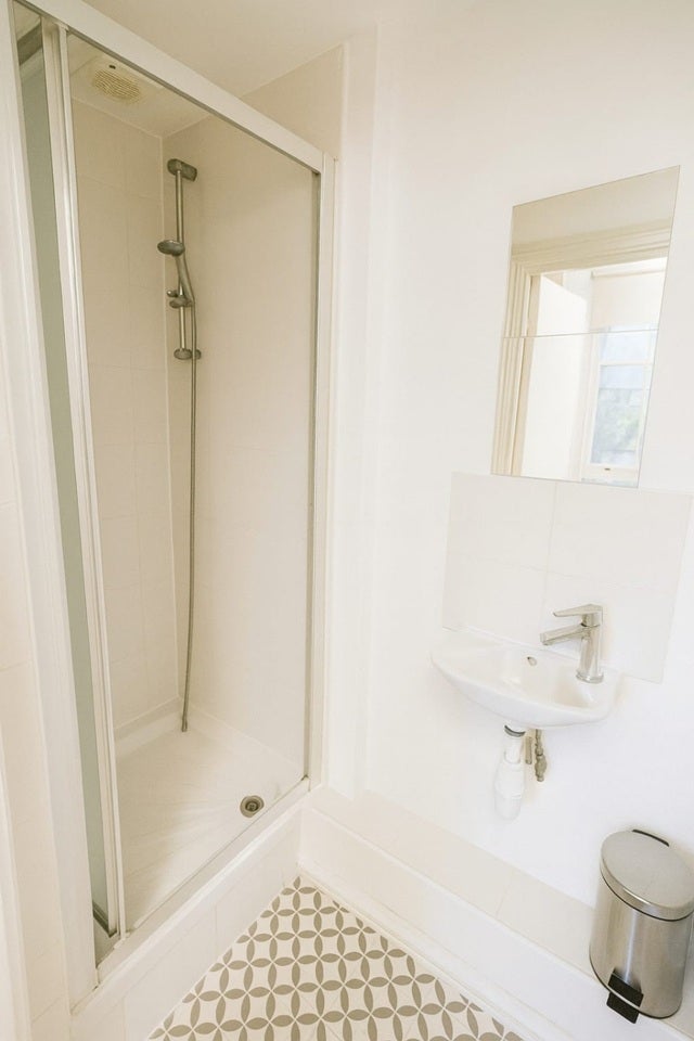 Room Southampton Way in Greater London