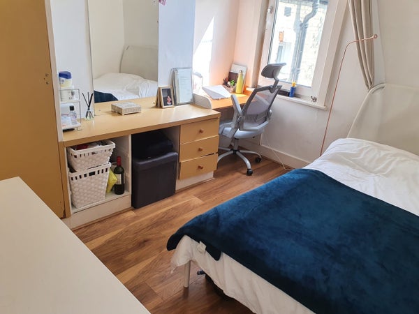 Flat Elthruda Road in London
