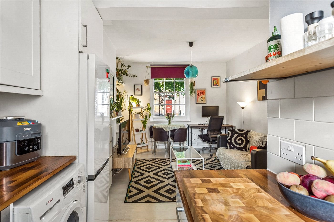 Flat Halton Road in Greater London