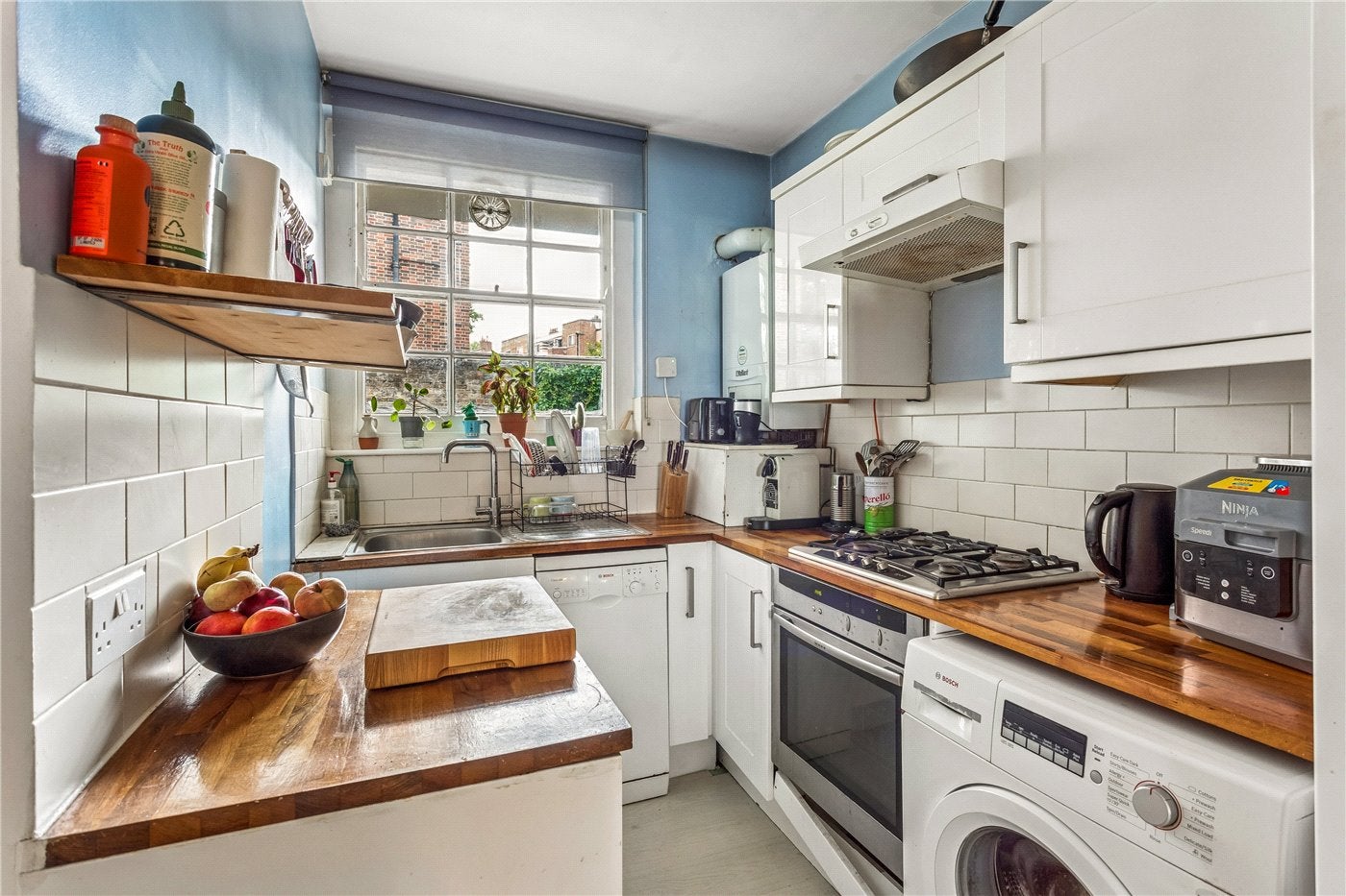 Flat Halton Road in Greater London