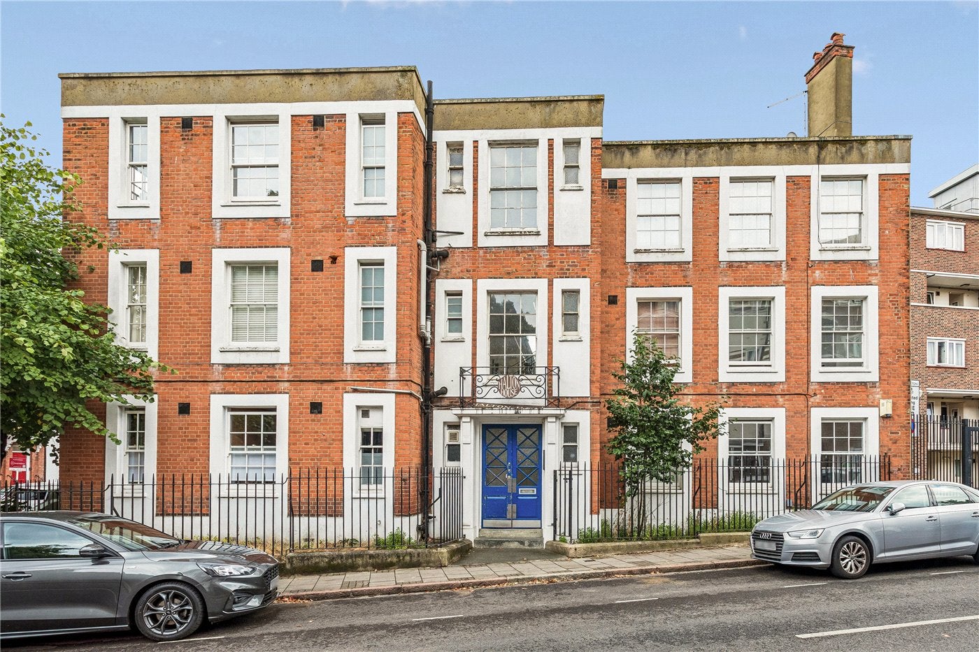 Flat Halton Road in Greater London