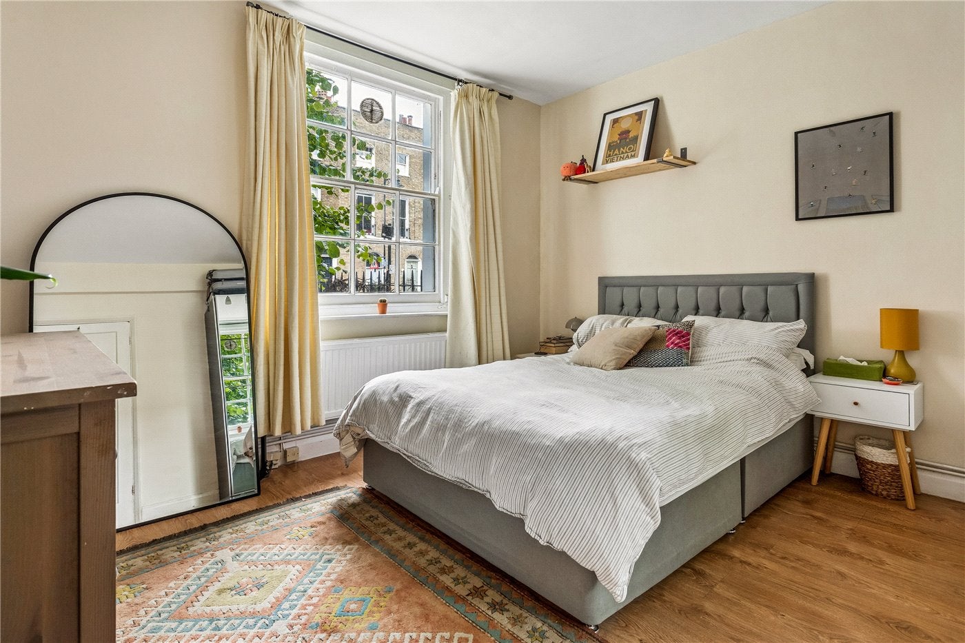 Flat Halton Road in Greater London