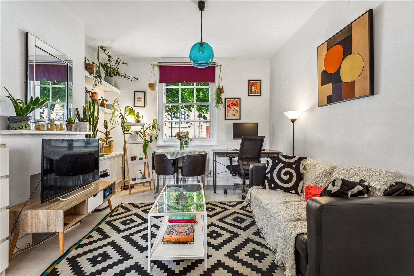 Flat Halton Road in Greater London