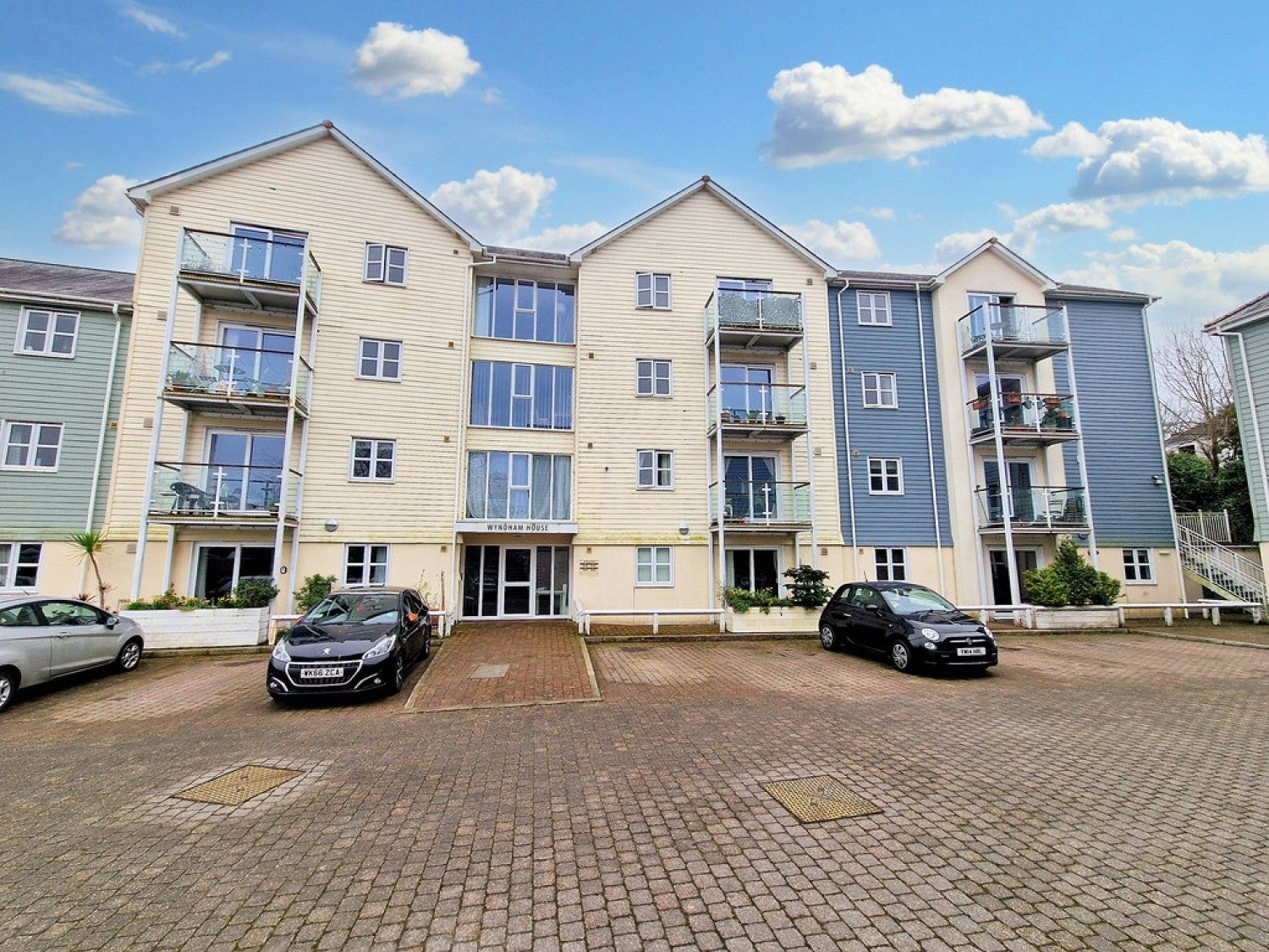 Flat Bronescombe Close in Penryn