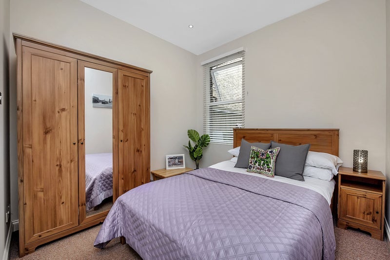 Room Sellincourt Road in Greater London