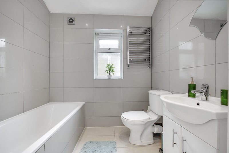 Room Sellincourt Road in Greater London