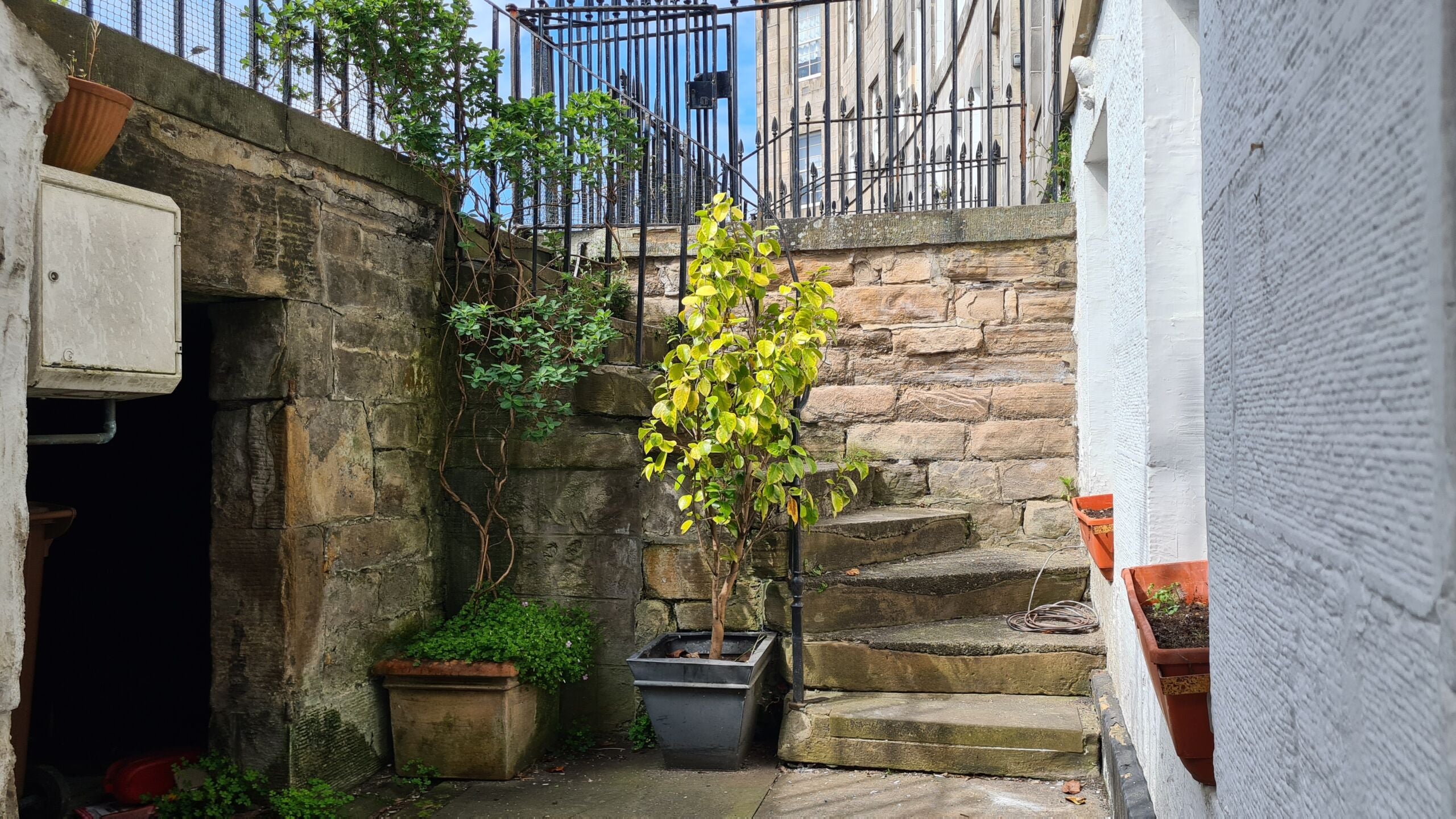 Flat Gardner's Crescent in Edinburgh
